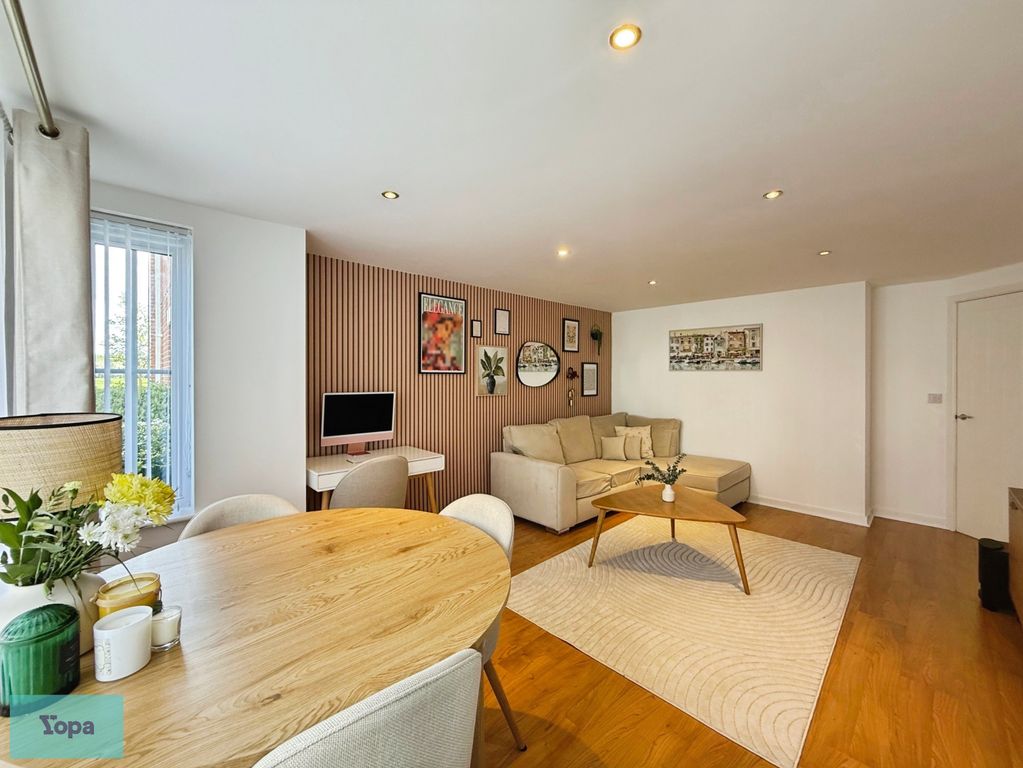 Property photo 2 of 17 B1d5Ea54--44A7-B4C1-38Cab831202E-23493-000004E62A5A4Aee
