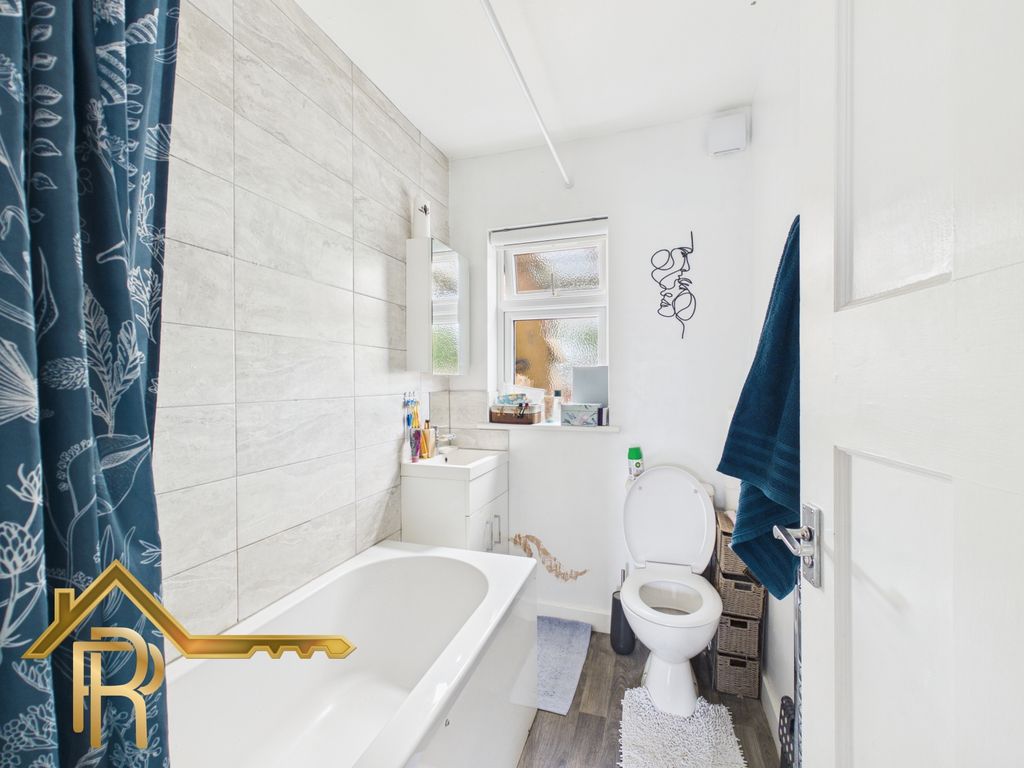 Property photo 3 of 18 Cam03016G0-Pr0085-Still003