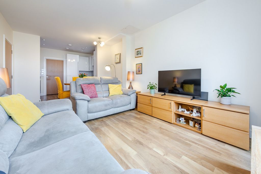 Property photo 2 of 11