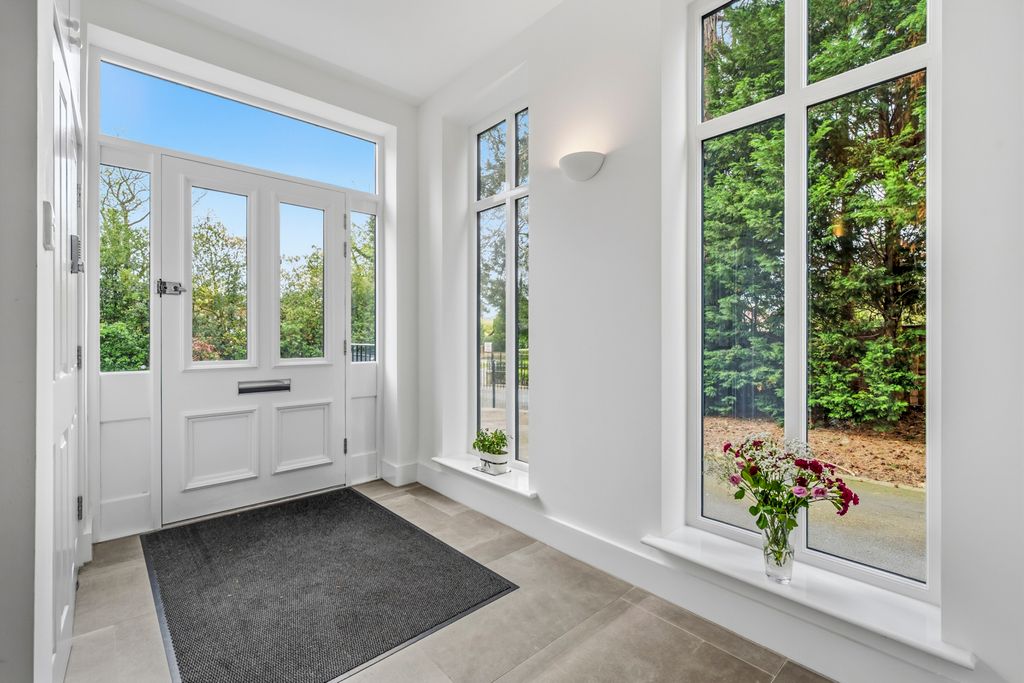 Property photo 2 of 14 Main Hallway