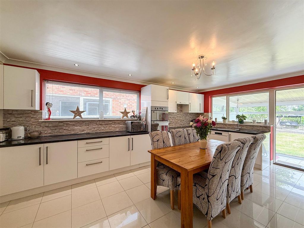 Property photo 1 of 21 Kitchen