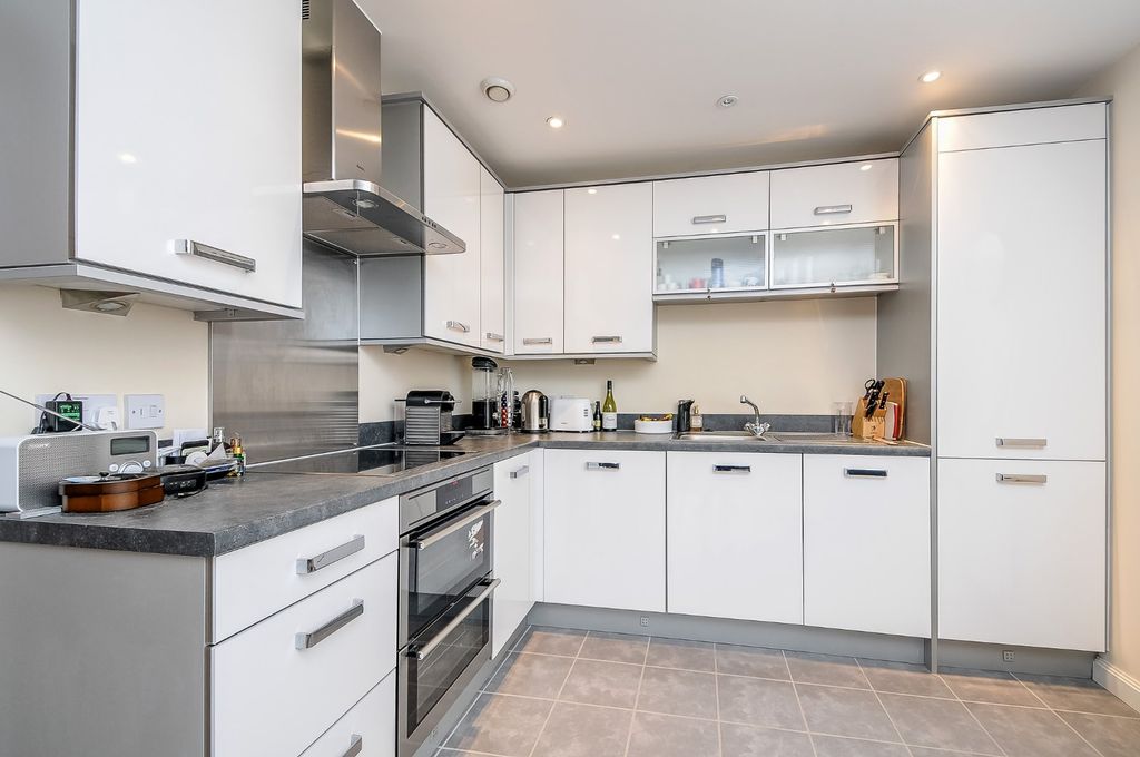 Property photo 2 of 8 Picture No. 16