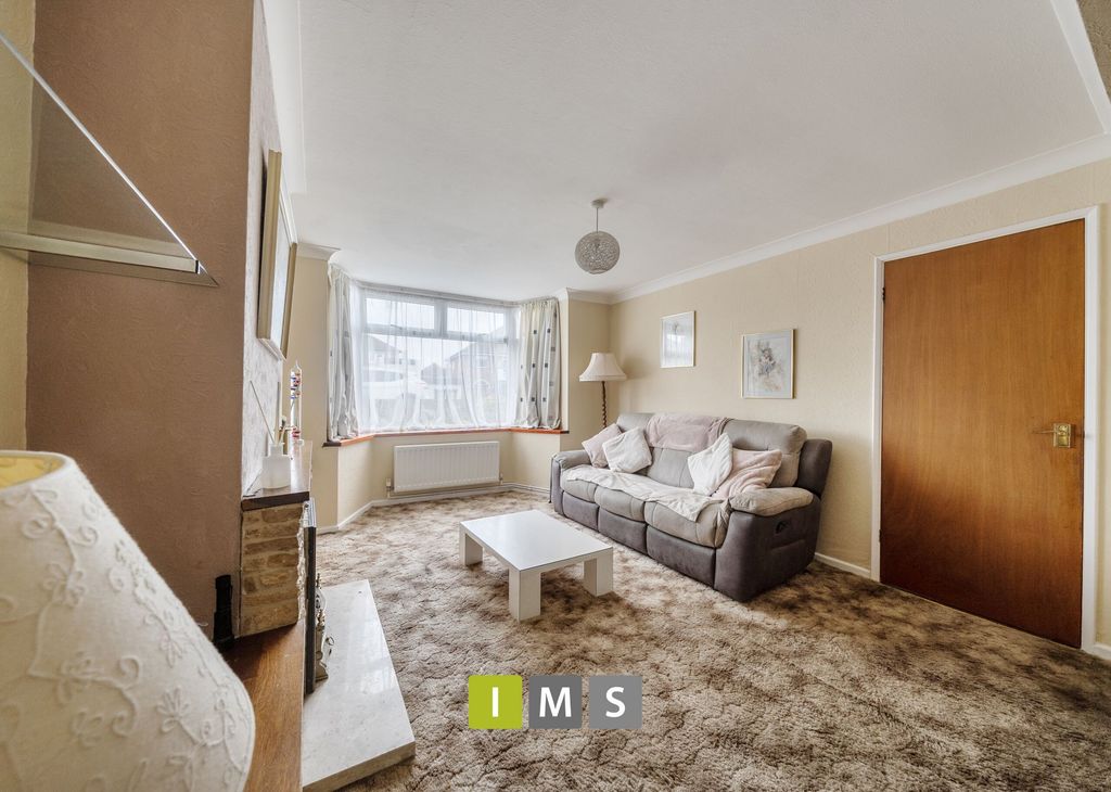 Property photo 2 of 20