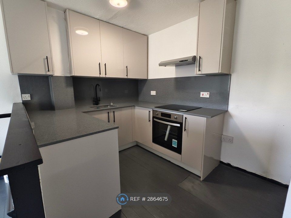 Property photo 2 of 5 Kitchen