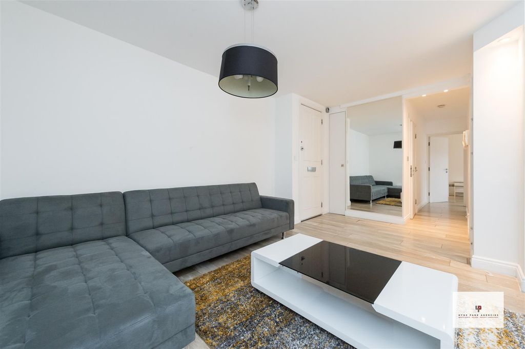 Property photo 3 of 14 The Colonnades 166-009 Hr - Hpa.Jpg