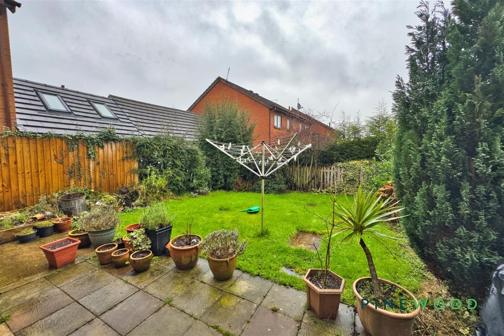 Property photo 2 of 11 Garden