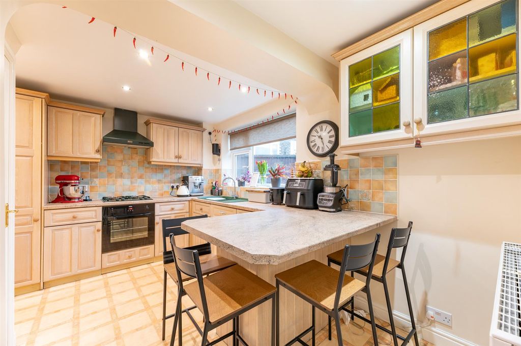 Property photo 3 of 37 Kitchen