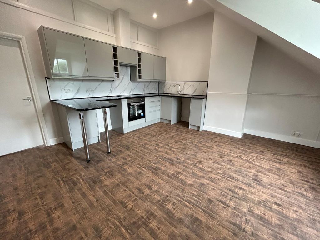Property photo 2 of 6 Kitchen Living 1