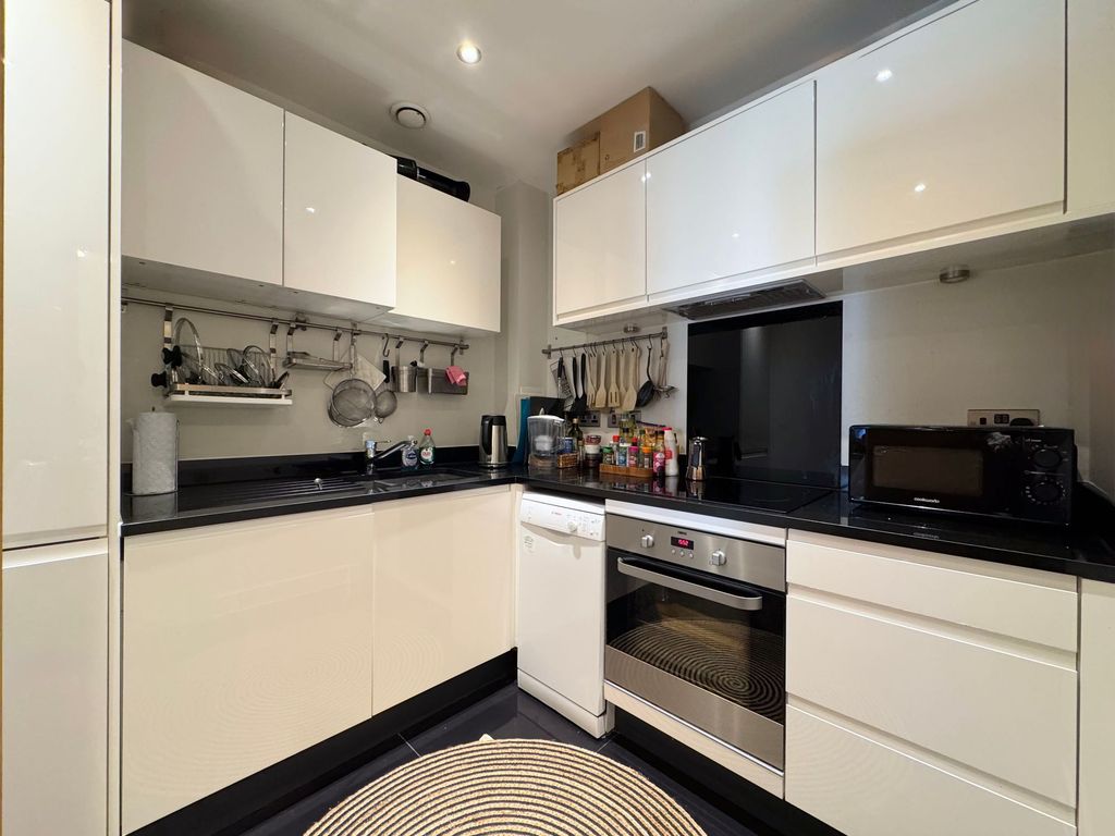 Property photo 2 of 12 Kitchen