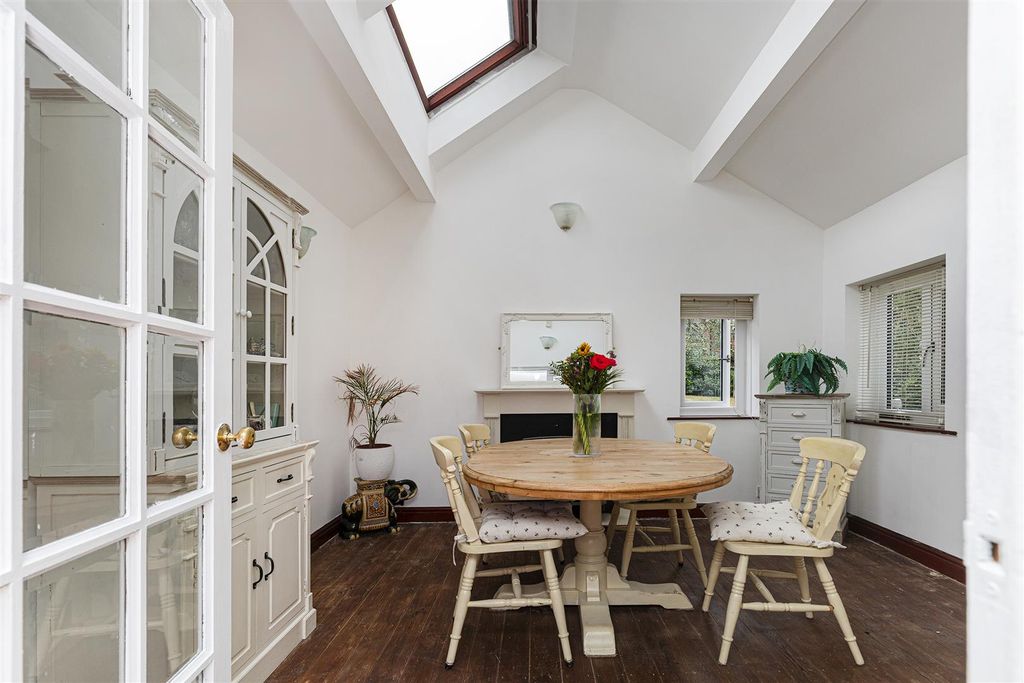 Property photo 2 of 34