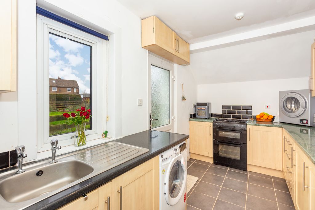 Property photo 3 of 32 Kitchen