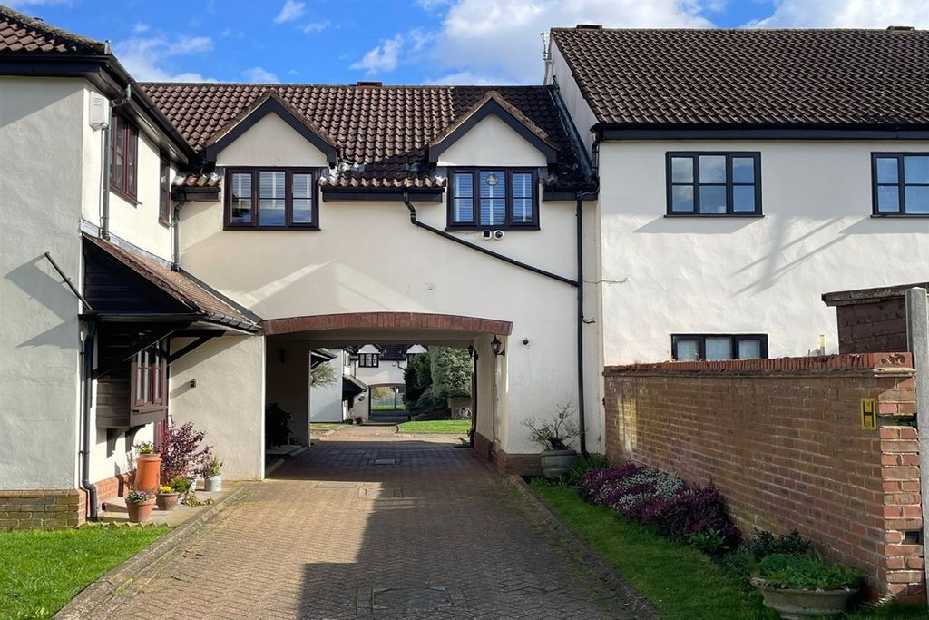 Property photo 1 of 9 (Main)