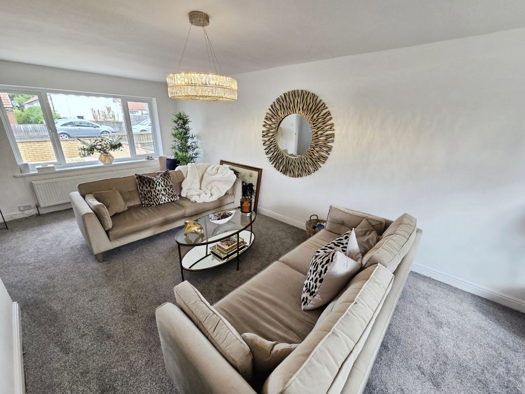 Property photo 2 of 17 Pbox-Living_Room-329764.Jpg