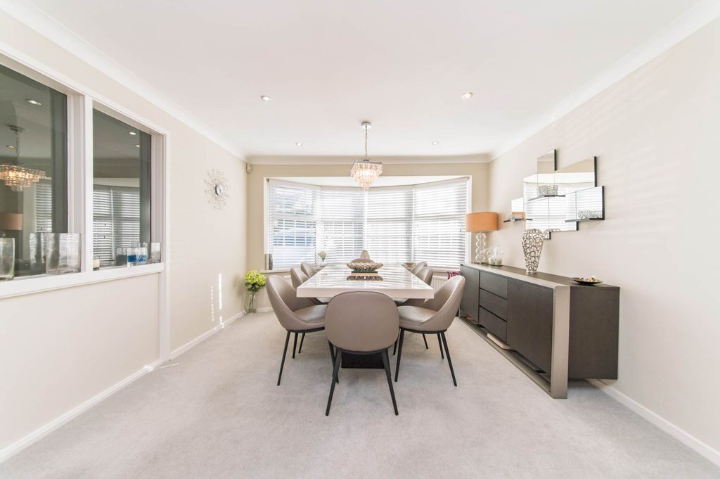 Property photo 3 of 32