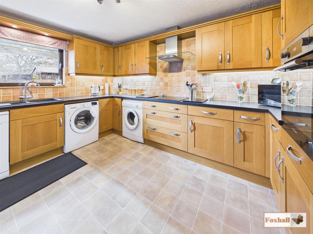 Property photo 2 of 23 Kitchen