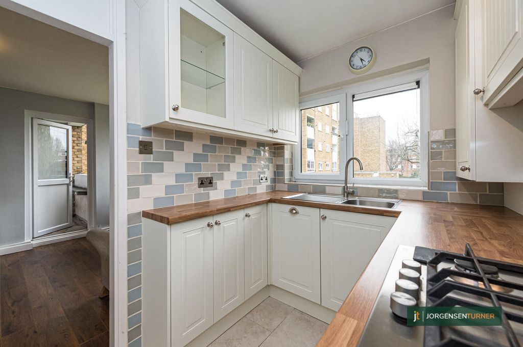 Property photo 2 of 10 Kitchen