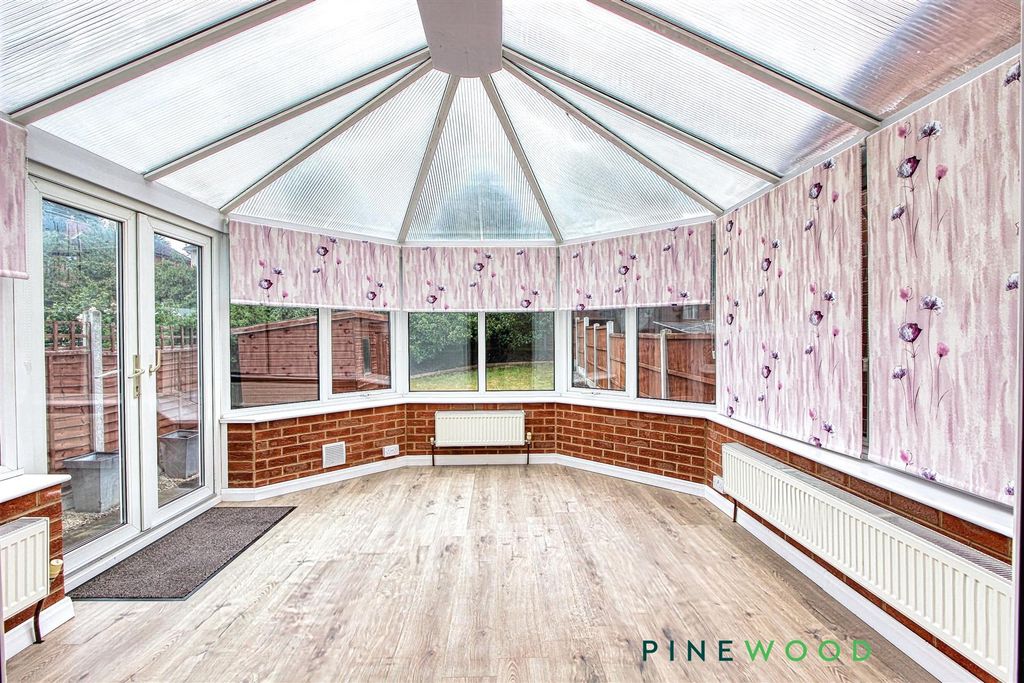 Property photo 2 of 24 Conservatory