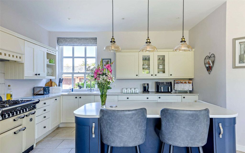 Property photo 3 of 24 Kitchen