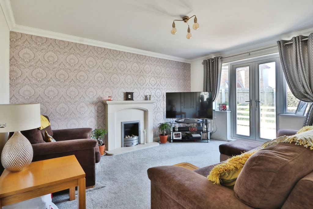 Property photo 2 of 18 4084556