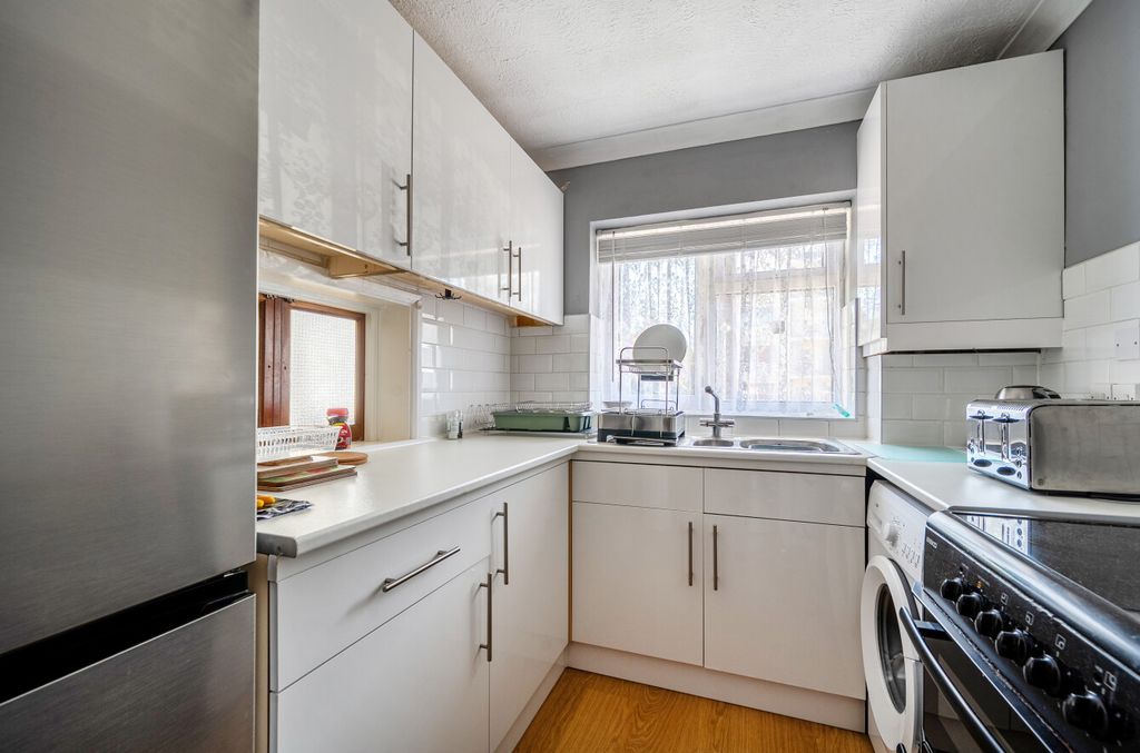 Property photo 2 of 8 Kitchen
