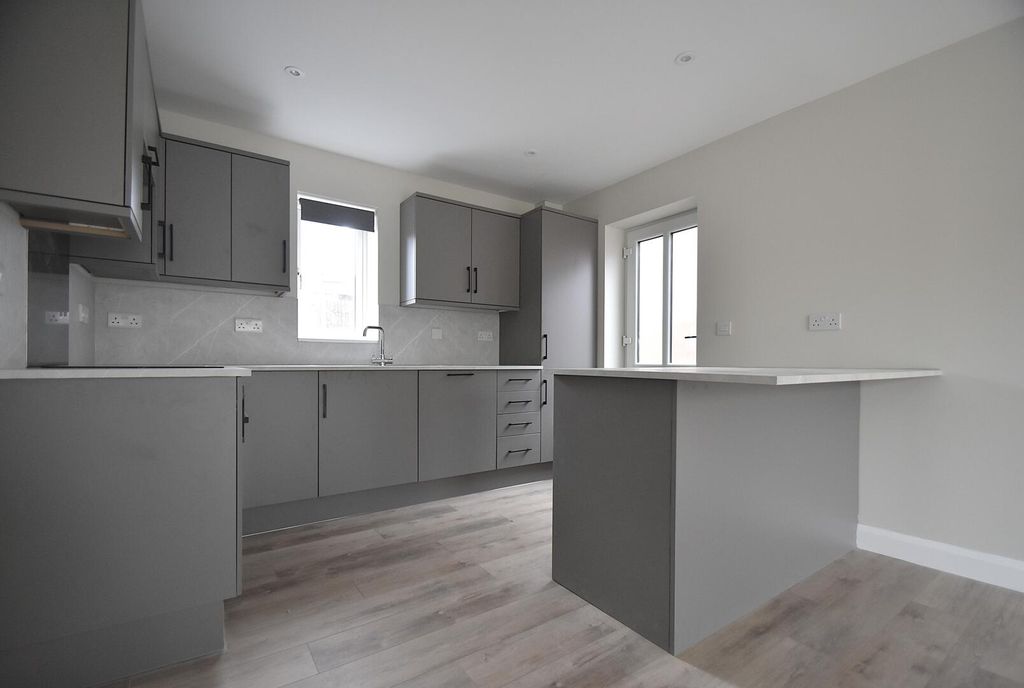 Property photo 3 of 14 Kitchen