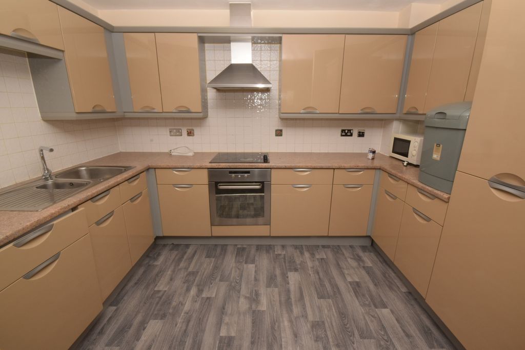 Property photo 2 of 7 Kitchen