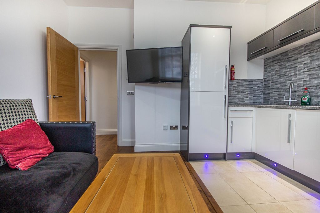 Property photo 3 of 9 2