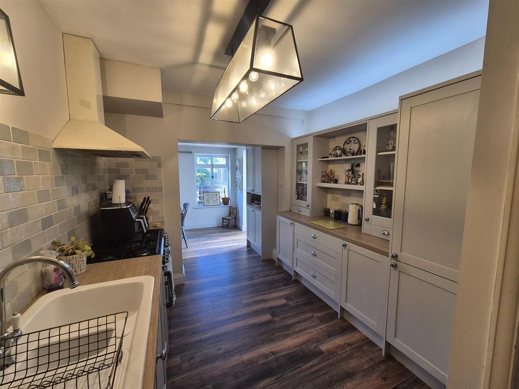 Property photo 2 of 33 Kitchen