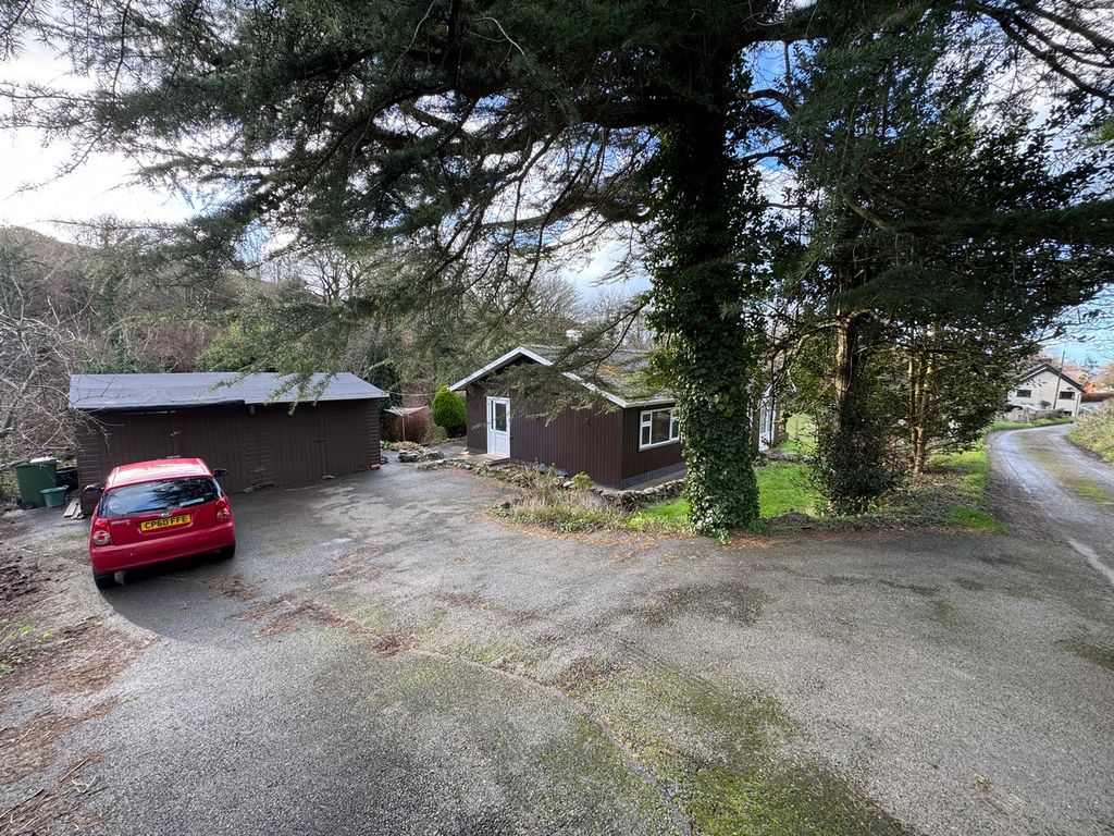 Property photo 1 of 28