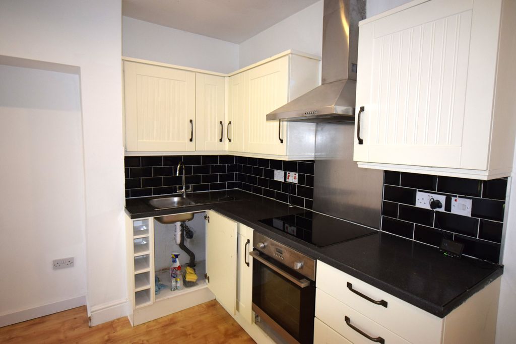 Property photo 1 of 6 Kitchen