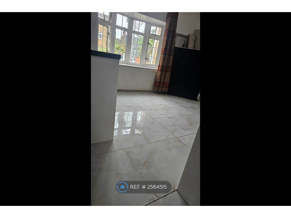Property photo 2 of 14 Room Open Plan