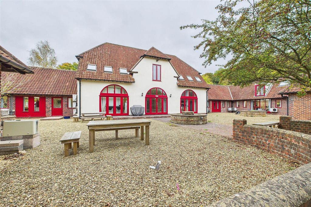 Property photo 2 of 8