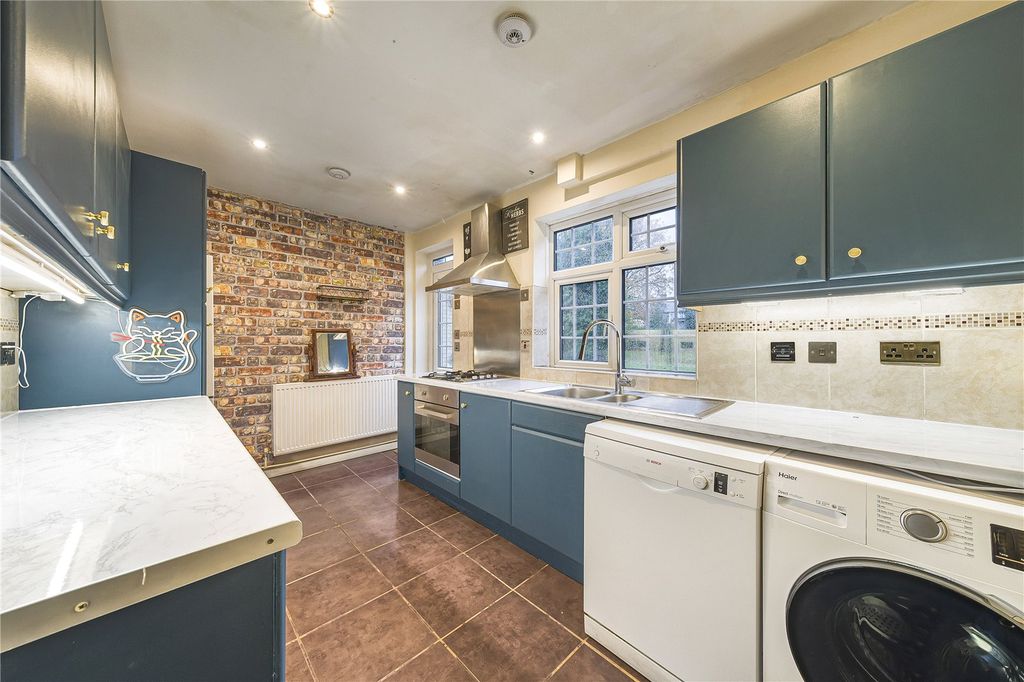 Property photo 3 of 17 Kitchen