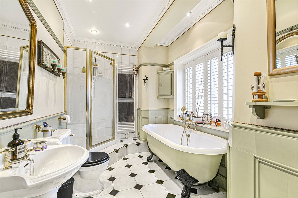 Additional image 14 of 6 bed detached house for salePark Avenue, Enfield EN1