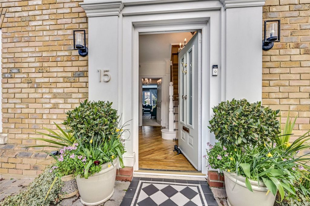 Property photo 2 of 23 Entrance