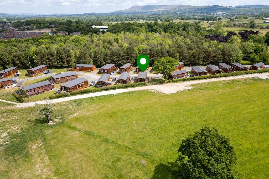 Property photo 3 of 16 4230382