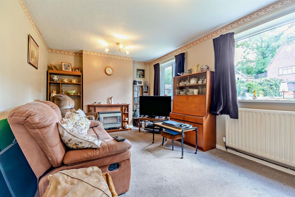 Property photo 3 of 13 8691466-Interior03-800.Jpg