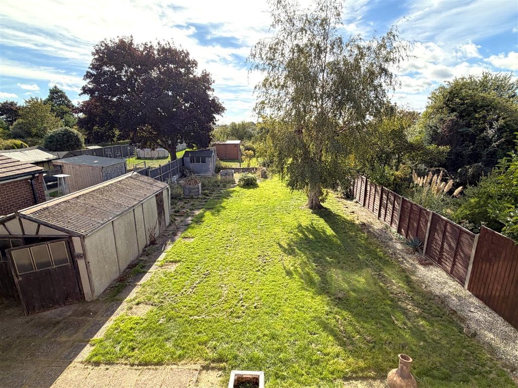 Property photo 3 of 20 Large Rear Garden 752