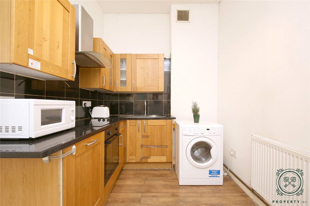 Property photo 2 of 9 Kitchen