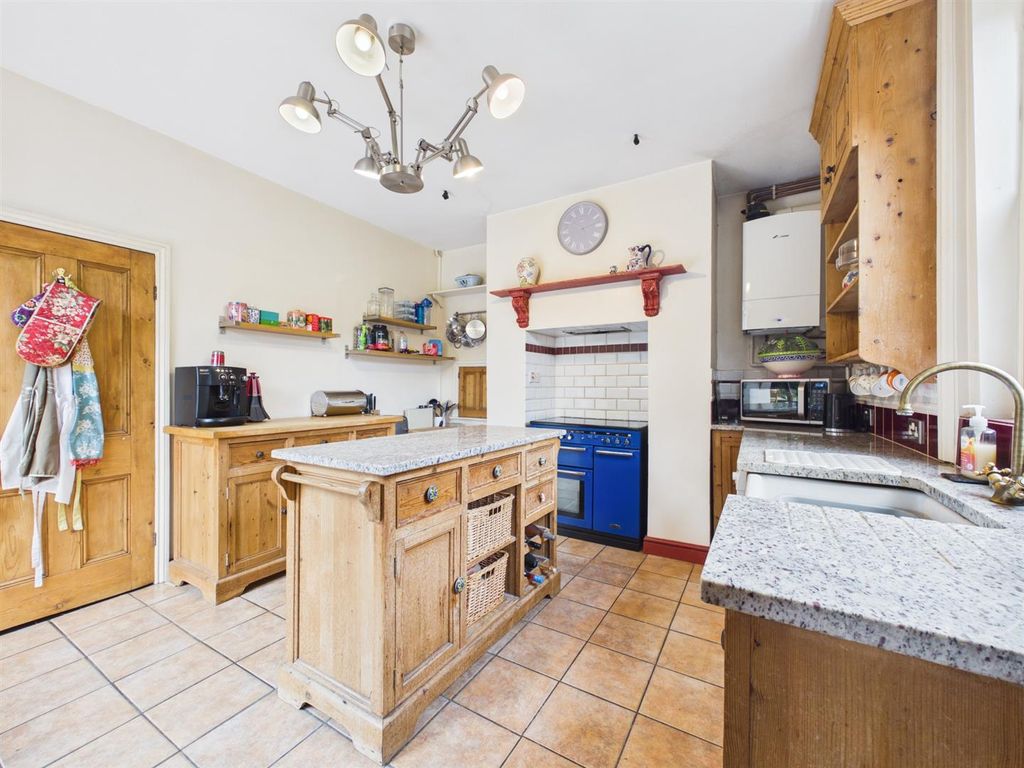 Property photo 3 of 36