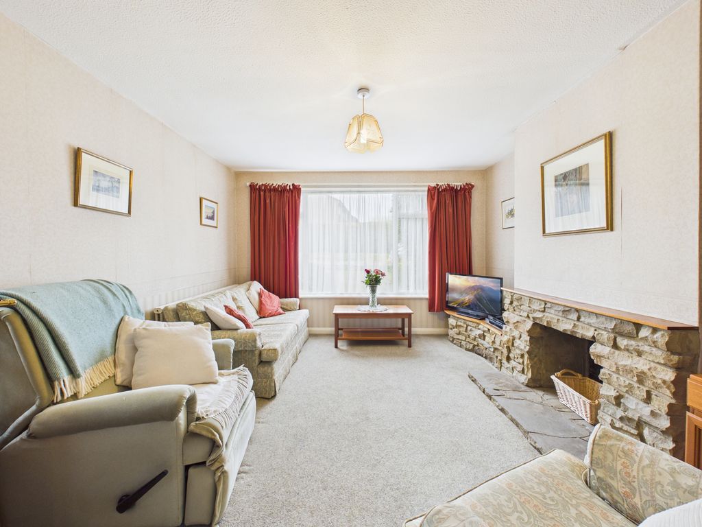 Property photo 3 of 15 Living Room