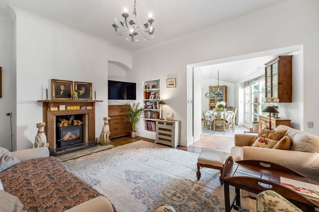 Property photo 2 of 34
