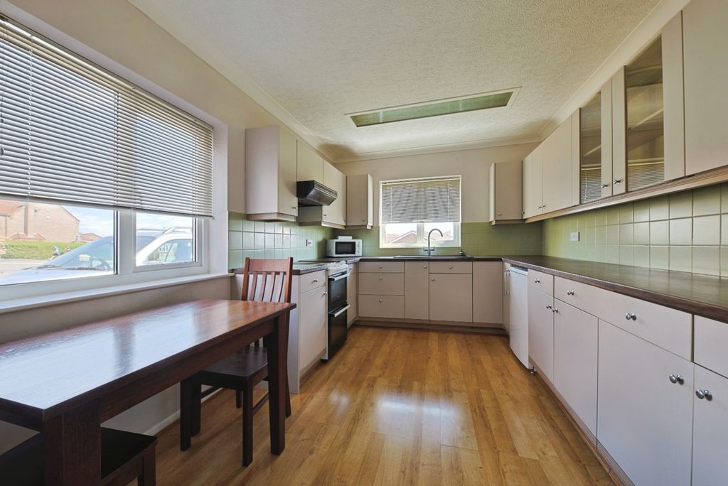 Property photo 3 of 11 4172657