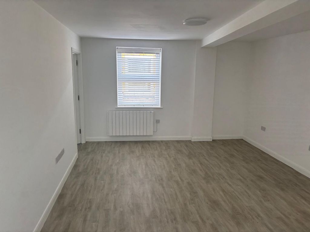 Property photo 3 of 10 Living Room