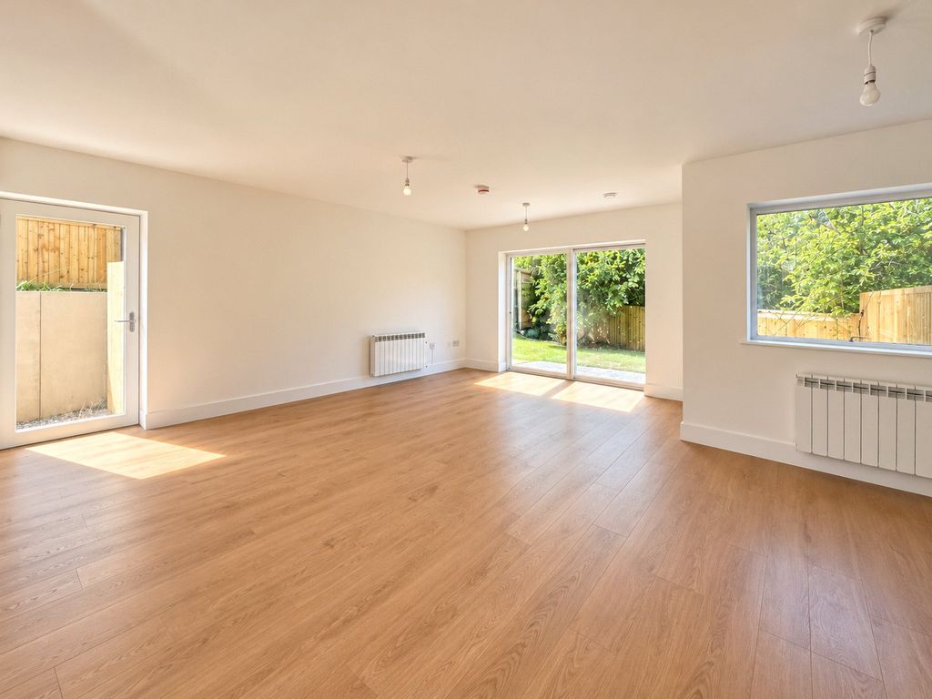 Property photo 2 of 16 Picture No. 04