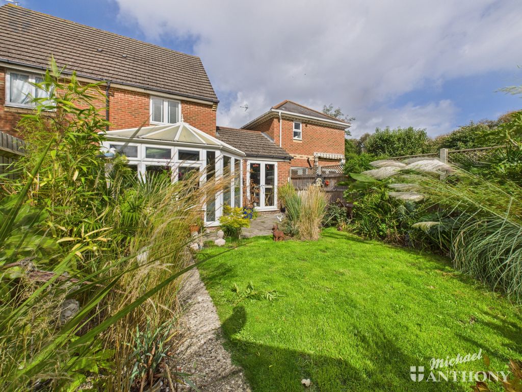 Property photo 3 of 14 Cam03852G0-Pr0419-Still014