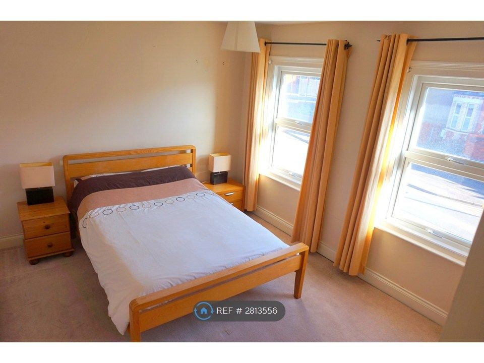 Property photo 2 of 11 Bedroom 1: Large, Double Master Bedroom