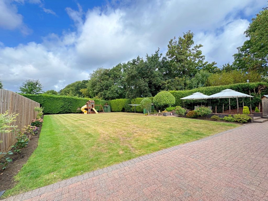 Property photo 2 of 23 Garden