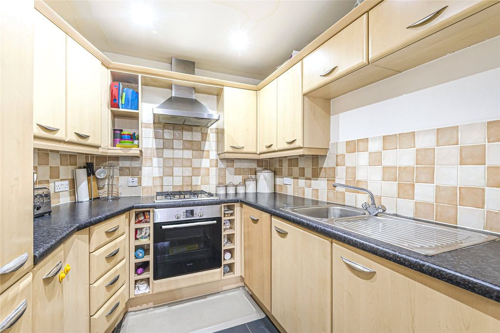 Property photo 3 of 6 Kitchen