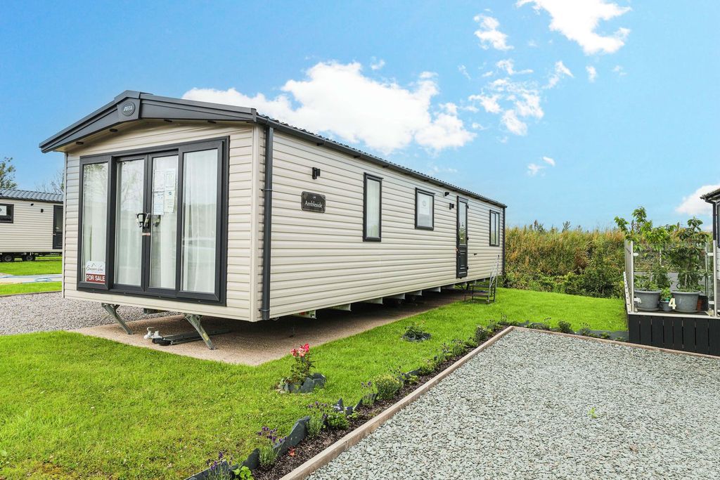 Property photo 1 of 11 External